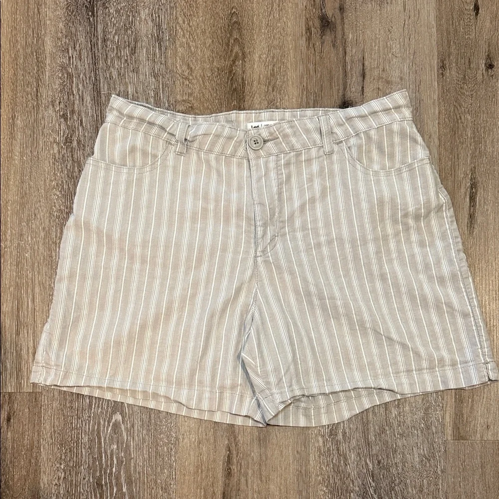 Lee Women’s Beige & White Striped Summer Casual Shorts Size 12 Medium Linen Look